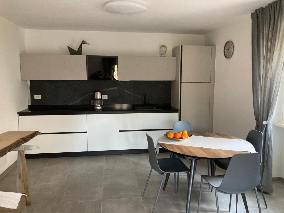 Civico 93 Apartment Malcesine Bagian luar foto